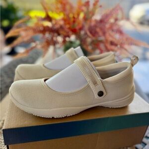 JBU Dark Eggshell Mary Jane Shoes NWT